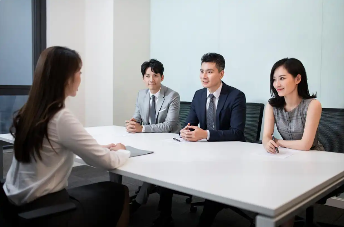 如何巧妙主动提出面试邀请？职场进阶的必备技巧